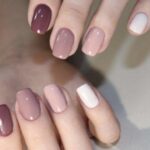Gel + vernis semi-permanent sur ongles naturels